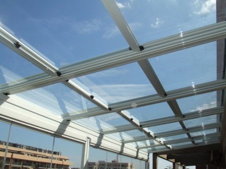  - Fábrica de pergolas y cerramientos en aluminio, madera y cristal